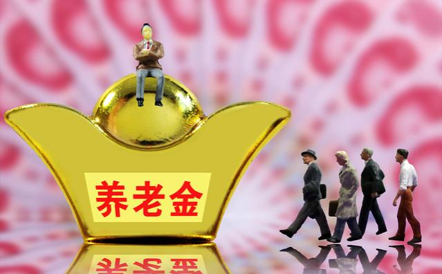 我今年73岁，退休金7800，儿媳让我把退休金给她管，我要给她吗？