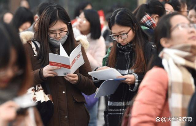 大学毕业想考铁饭碗进体制，这条途径容易被忽略，竞争小