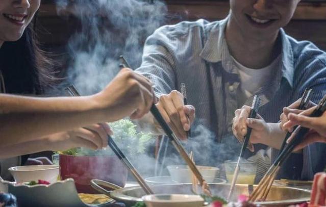 老板的眼神，员工的误会，一场聚餐引发的惊心动魄故事