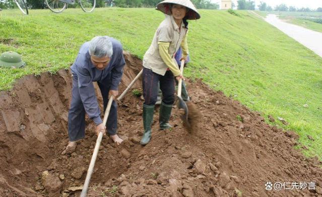 “破茧成蝶，为农民兄弟姐妹的退休金奋斗！”