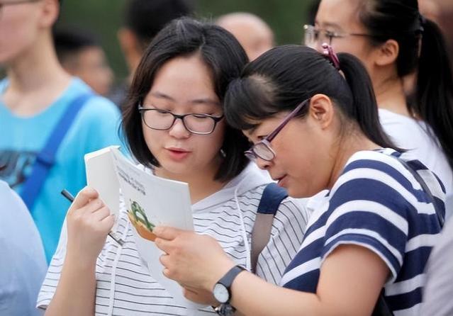 就业多年后才明白，女生学工科和学师范的差距，过来人的心酸谁懂