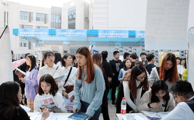 这三项政策解决了大学生就业难题，学生松口气，家长也放心了