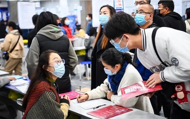 年底还在招聘的公司，到底值不值得去？职场人的忠告别不听