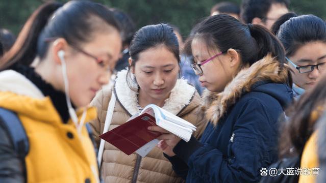 大学毕业想考铁饭碗进体制，这条途径容易被忽略，竞争小