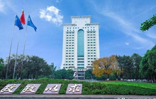 山东省被低估的两所大学，毕业后体制内就业超90%，收入还不错