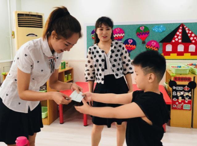 幼儿教师抱怨“工资低”，是真的还是假的？听听官方的解释