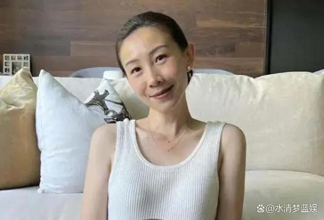 香港女星区文诗在社交媒体上发文宣布：正式复出！