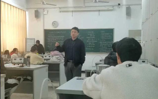 南京某211高校31岁副教授晒出的工资明细，让多少人眼红了