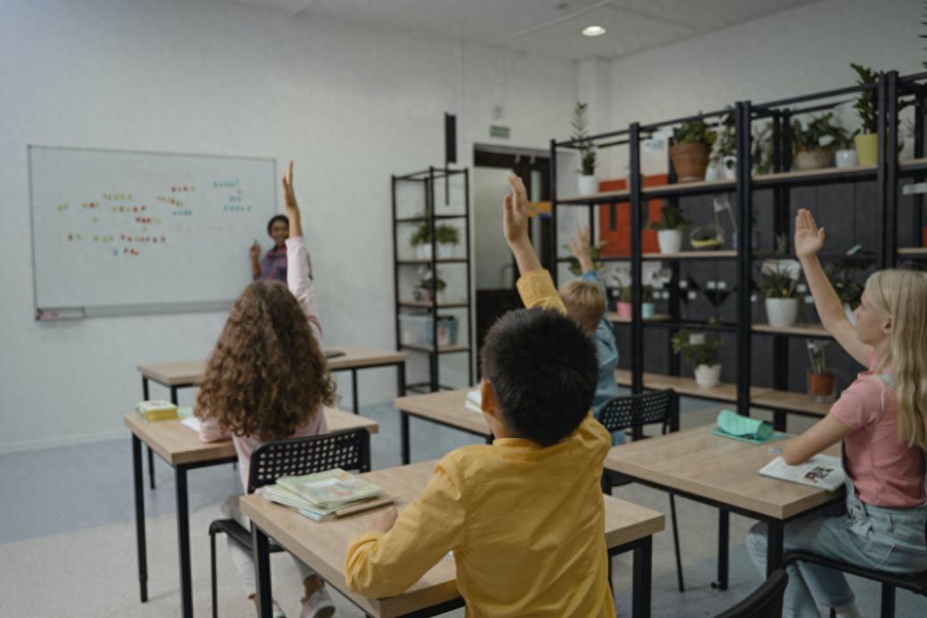 这三类铁饭碗工作岗位，没有太大生存压力，适合刚毕业的年轻人