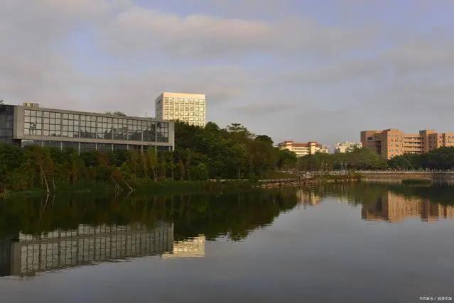 探索重庆高校就业选择，聚焦三所重要大学，实力好，就业方向稳定