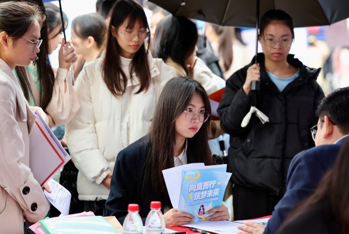 年薪12万起！中国建筑集团春招，12类专业优先！三本学生也有机会