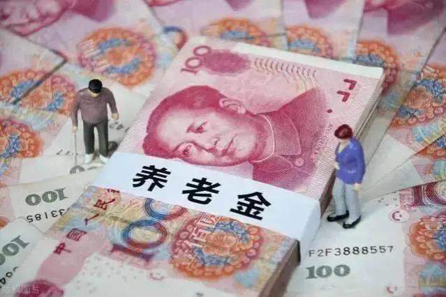 教师退休金或能达到8000元，需要满足3个条件，怪不得都想当老师