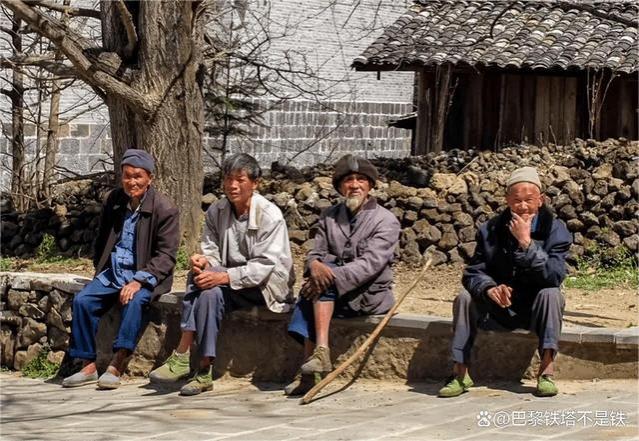 婆婆把退休金给姑姐，生病住院姑姐把卡给老伴，说以后归我们管了