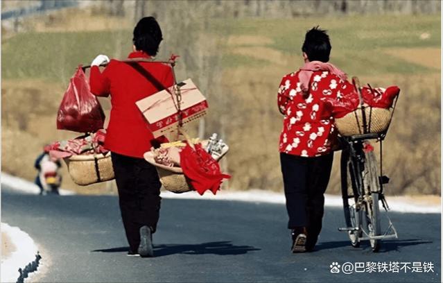 婆婆把退休金给姑姐，生病住院姑姐把卡给老伴，说以后归我们管了