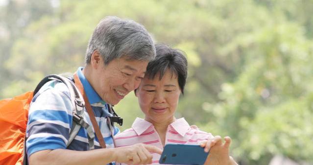 我今年63岁，退休三年多，退休金1900，生活现状如下