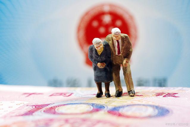 到达退休年龄，但是职工养老保险缴费不满15年，怎么办？