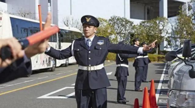 铁饭碗没了！编外人员“清退”开始：城管、教师将面临失业风险