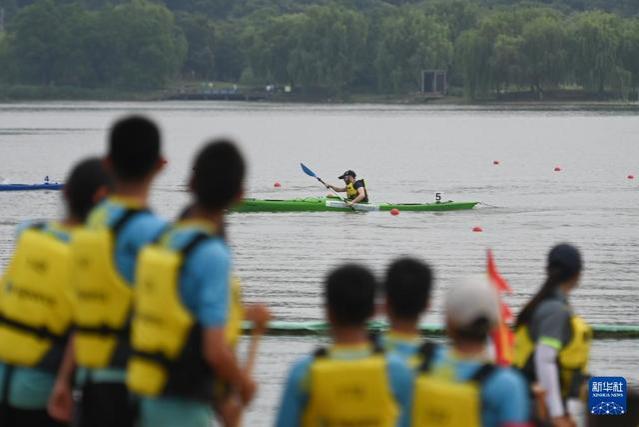 首届国际名校生态赛舟会暨2024中国名校水上运动公开赛在浙江湖州举行