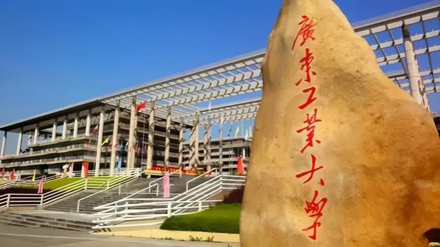 一大学2024届就业情况曝光：文科无人理，计算机不再受追捧